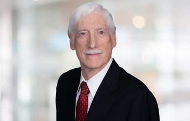 Headshot Roy Niedermayera